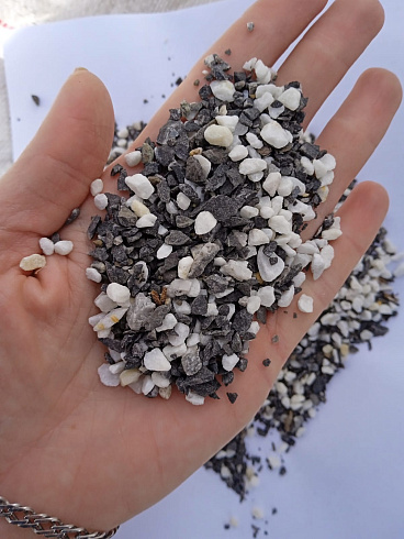 Kamenclub.ru: Мраморная крошка (щебень крошка микс: белый-зеленый-розовый) фр. 5-10 мм  купить в Воронеже мрамор белый, зеленый, розовый, разноцветный, молочный декоративная ландшафтная мраморная крошка 9500 руб/т   фото КАМЕНЬ КЛУБ