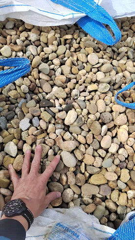 Kamenclub.ru: Галька речная окат рыжая фр. 20-40 мм. купить  в Воронеже галька речная окатанная рыжая желтая серая округлая речная галька 5000 руб/т   фото КАМЕНЬ КЛУБ