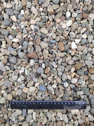 Kamenclub.ru: Галька речная окат (серая) фр.10-20 мм купить  в Воронеже галька речная серая, серый, темно-серый, светло-серый, коричневый ландшафтная декоративная речная окатанная округлая галька 5000 руб/т   фото КАМЕНЬ КЛУБ
