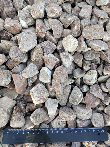 Kamenclub.ru: Мраморная крошка (щебень галтованный розовый) фр.20-40 мм.  купить в Воронеже мрамор розовый, красный оголтованный округлый щебень  15000 руб/т   фото КАМЕНЬ КЛУБ