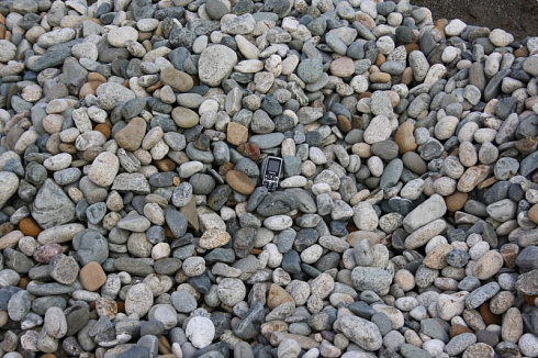 Kamenclub.ru: Галька речная окат (серая) фр.40-60 мм купить  в Воронеже галька речная серый бежевый рыжий коричневый округлый речной камень 5000 руб/т   фото КАМЕНЬ КЛУБ