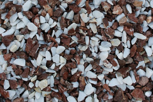 Kamenclub.ru: Мраморная крошка (щебень крошка микс : белый-черный-розовый) фр. 20-40 мм.  купить в Воронеже мрамор белый, черный, розовый декоративная ландшафтная крошка 12000 руб/т   фото КАМЕНЬ КЛУБ