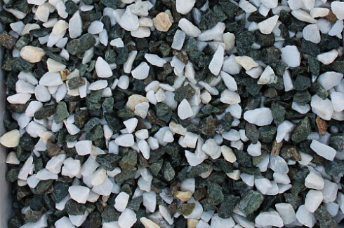 Kamenclub.ru: Мраморная крошка (щебень крошка микс: белый-розовый) фр. 10-20 мм.  купить в Воронеже мрамор белый, розовый каменный декоративный ландшафтный щебень 12000 руб/т   фото КАМЕНЬ КЛУБ