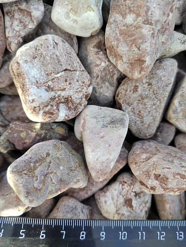 Kamenclub.ru: Мраморная крошка (щебень галтованный розовый) фр.20-40 мм.  купить в Воронеже мрамор розовый, красный оголтованный округлый щебень  15000 руб/т   фото КАМЕНЬ КЛУБ