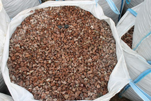 Kamenclub.ru: Мраморная крошка (щебень крошка розовый) фр. 10-20 мм.  купить в Воронеже мрамор розовый, красный каменная декоративная крошка ландшафтная 11000 руб/т   фото КАМЕНЬ КЛУБ