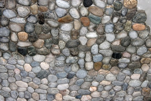 Kamenclub.ru: Галька речная плоская (ассорти) фр. 70-150 мм. купить  в Воронеже галька галечник серый белый темно-серый синий светло-серый плоская природная галька  9000 руб/т   фото КАМЕНЬ КЛУБ