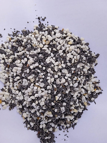 Kamenclub.ru: Мраморная крошка (щебень галтованный микс:белый-черный-розовый-медовый) фр.5-10 мм.  купить в Воронеже мрамор белый, медовый, черный, розовый мраморный галтованный щебень декоративный ландшафтный 15500 руб/т   фото КАМЕНЬ КЛУБ