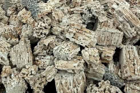 Kamenclub.ru: Крымский природный меотис фр. 100-500 мм.  купить в Воронеже меотис бежевый рыжий молочный желтый ракушечник 4 500 руб/т   фото КАМЕНЬ КЛУБ