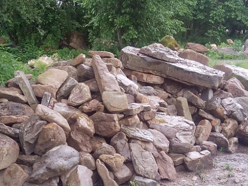 Kamenclub.ru: Песчаник декоративный ландшафтный (фр. 300-500 мм)  купить в Воронеже песчаник желтый рыжий серый зеленый валун речной окатанный природный песчаника 4 500 руб/т   фото КАМЕНЬ КЛУБ