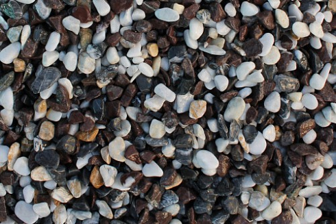 Kamenclub.ru: Мраморная крошка (щебень крошка микс : белый-черный-розовый) фр. 5-10 мм.  купить в Воронеже мрамор белый, черный, розовый, разноцветный микс декоративная мраморная каменная крошка 12000 руб/т   фото КАМЕНЬ КЛУБ