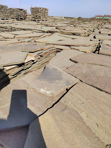 Kamenclub.ru: Песчаник пластушка серо-зеленый (3,0 см)  купить в Воронеже песчаник серо-зеленый, серый, зеленый песчаник пластушка колотый рваный ландшафтный 10200 руб/м3   фото КАМЕНЬ КЛУБ