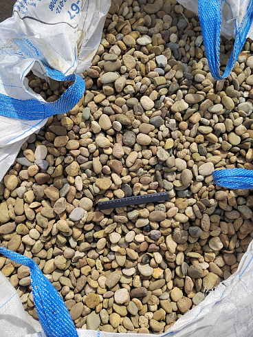 Kamenclub.ru: Галька речная окат рыжая фр. 20-40 мм. купить  в Воронеже галька речная окатанная рыжая желтая серая округлая речная галька 5000 руб/т   фото КАМЕНЬ КЛУБ