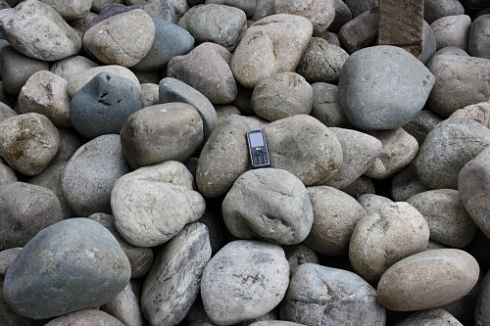 Kamenclub.ru: Речной валун (Ассорти) фр.100-300 мм.  купить в Воронеже галечник серый, темно-серый, светло-серый речная галька крупных размеров 4200 руб/т   фото КАМЕНЬ КЛУБ