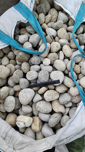 Kamenclub.ru: Галька речная окат (серо-белая) фр. 70-120 мм купить  в Воронеже галька галечник бело-серая, серо-белая, серая, белая речная природная галька  8000 руб/т   фото КАМЕНЬ КЛУБ