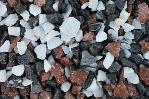 Kamenclub.ru: Мраморная крошка (щебень крошка микс: белый-зеленый-розовый) фр. 3-5 мм.  купить в Воронеже мрамор белый, зеленый, розовый мраморная декоративная крошка каменная 12000 руб/т   фото КАМЕНЬ КЛУБ