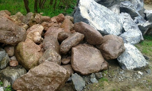 Kamenclub.ru: Конгломераты фр. 300-1000 мм.  купить в Воронеже кварц мрамор диабаз коричневый, серый зеленоватый речной валун крупный 6500 руб/т   фото КАМЕНЬ КЛУБ