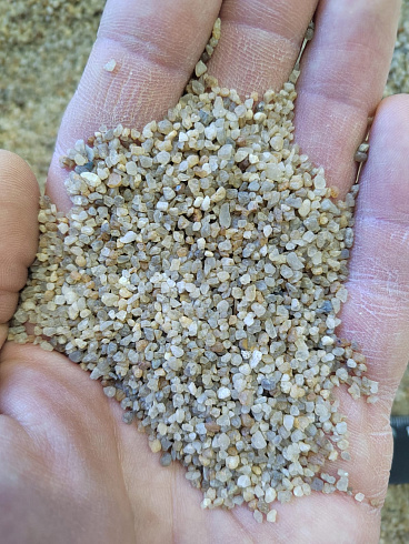 Кварцевый песок для водоподготовки фр. 1,6-3 мм.  купить в Воронеже фото Камень Клуб