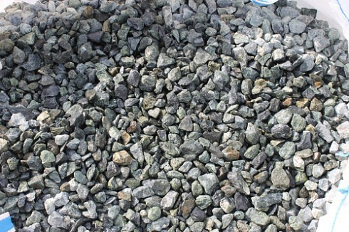Kamenclub.ru: Щебень крошка зеленый (змеевик) фр. 20-40 мм.  купить в Воронеже мрамор зеленый, салатовый ландшафтная мраморная крошка 8500 руб/т   фото КАМЕНЬ КЛУБ
