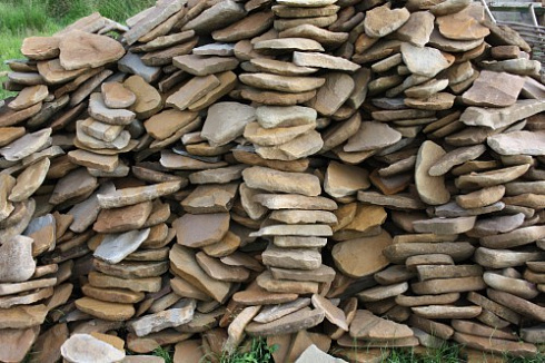 Kamenclub.ru: Песчаник колотый для облицовки (фр. 2-3 см)  купить в Воронеже песчаник бежевый серый рыжий песчаник строительный 5000 руб/т   фото КАМЕНЬ КЛУБ