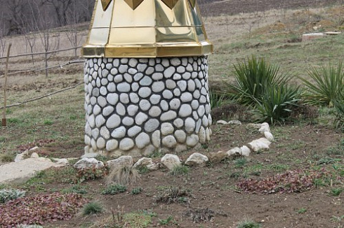 Kamenclub.ru: Галька речная плоская (бело-серая) фр. 100-200-300 мм. купить  в Воронеже галька речная плоская серый, белый, бело-серый, серо-белый речная галька плоская  9000 руб/т   фото КАМЕНЬ КЛУБ