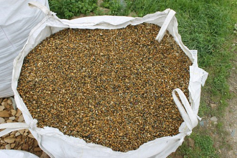 Kamenclub.ru: Галька окат (серо-желтая) фр.10-20 мм. купить  в Воронеже галька серо-желтая, рыжая, серый речная окатанная округлая галька 5000 руб/т   фото КАМЕНЬ КЛУБ