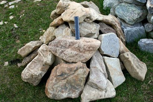 Kamenclub.ru: Песчаник декоративный ландшафтный (фр. 300-500 мм)  купить в Воронеже песчаник желтый рыжий серый зеленый валун речной окатанный природный песчаника 4 500 руб/т   фото КАМЕНЬ КЛУБ