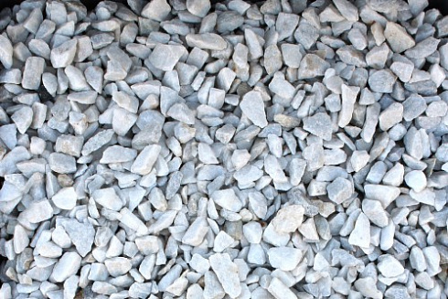 Kamenclub.ru: Мраморная крошка, щебень, цвет-белый, фр. 3-5 мм.  купить в Воронеже мрамор белый молочный бежевый мрамор колотый 11500 руб/т   фото КАМЕНЬ КЛУБ