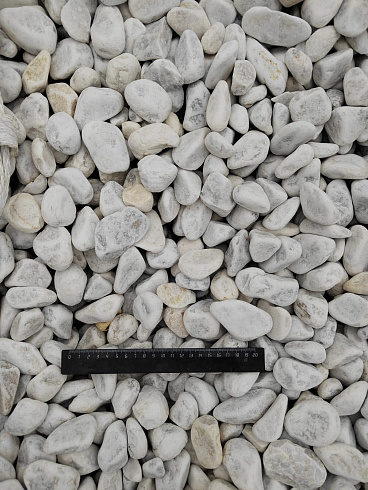 Kamenclub.ru: Мраморная крошка (щебень галтованный белый) фр.40-70 мм.  купить в Воронеже мрамор белый молочный айвори окатанный округлый природный камень 17000 руб/т   фото КАМЕНЬ КЛУБ
