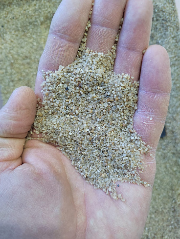 Кварцевый песок для площадок фр. 0,6-1,2 мм.  купить в Воронеже фото Камень Клуб