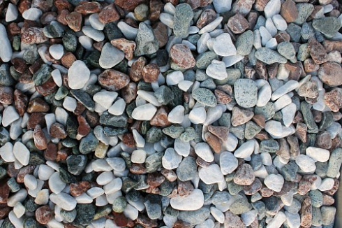 Kamenclub.ru: Мраморная крошка (щебень галтованный микс:белый-зеленый-розовый) фр.20-40 мм.  купить в Воронеже мрамор белый, зеленый, розовый мрамор декоративный (галтовка) 15500 руб/т   фото КАМЕНЬ КЛУБ