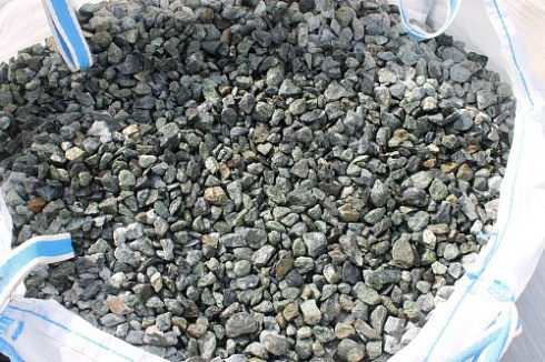 Kamenclub.ru: Щебень крошка зеленый (змеевик) фр. 20-40 мм.  купить в Воронеже мрамор зеленый, салатовый ландшафтная мраморная крошка 8500 руб/т   фото КАМЕНЬ КЛУБ