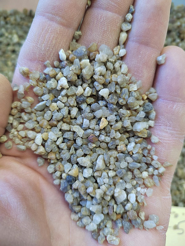 Кварцевый песок для площадок фр. 2-5 мм.  купить в Воронеже фото Камень Клуб