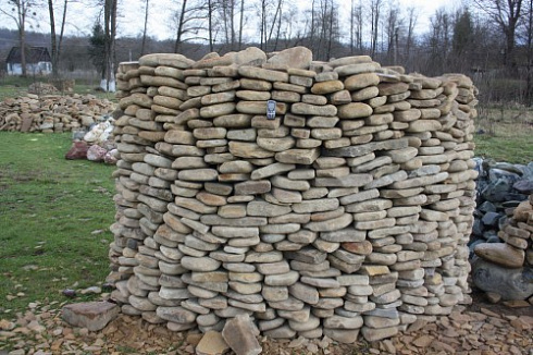 Kamenclub.ru: Песчаник для мощения дорожек, площадок, парковок ( фр 5-10 см)  купить в Воронеже песчаник  серый желтый коричневый рыжий песчаник оголтованный окатанный 6500 руб/т   фото КАМЕНЬ КЛУБ