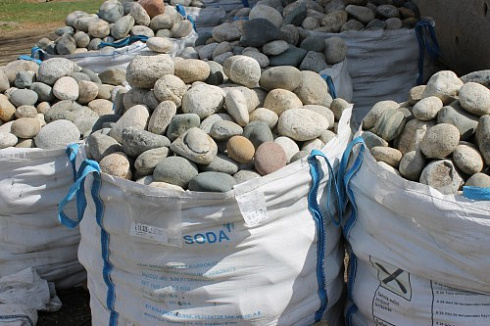 Kamenclub.ru: Речной валун (Ассорти) фр.100-300 мм.  купить в Воронеже галечник серый, темно-серый, светло-серый речная галька крупных размеров 4200 руб/т   фото КАМЕНЬ КЛУБ