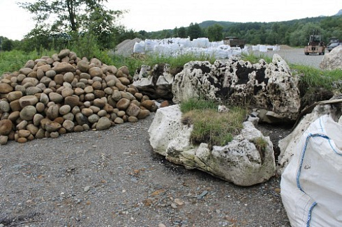 Kamenclub.ru: Песчаник ядра, фр. 100-300 мм  купить в Воронеже песчаник бежевый серый рыжий речная галька 5 000 руб/т   фото КАМЕНЬ КЛУБ