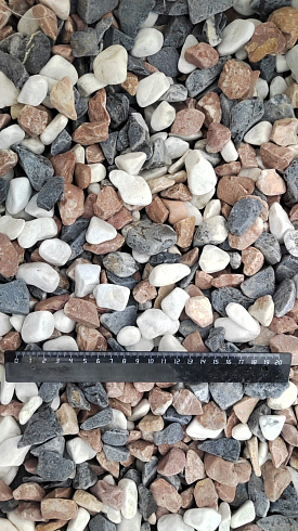 Kamenclub.ru: Мраморная крошка (щебень галтованный микс:белый-зеленый-розовый) фр.20-40 мм.  купить в Воронеже мрамор белый, зеленый, розовый мрамор декоративный (галтовка) 15500 руб/т   фото КАМЕНЬ КЛУБ