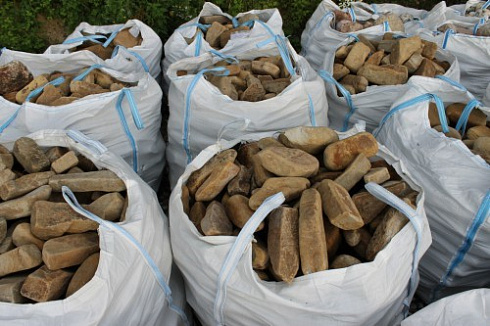 Kamenclub.ru: Песчаник для строительства и кладки блочный (фр 100-200 мм)  купить в Воронеже песчаник бежевый серый рыжий валун мелкий для строительства песчаник 6500 руб/т   фото КАМЕНЬ КЛУБ